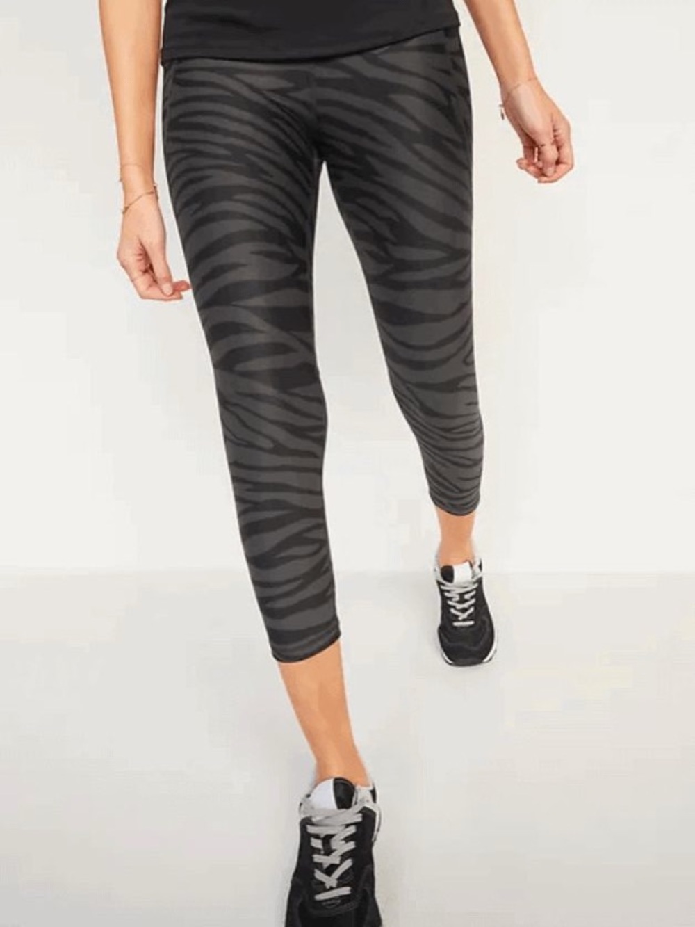 {Old Navy} "Powersoft" Mid to High Rise Black Gray Zebra Leggings WAP83